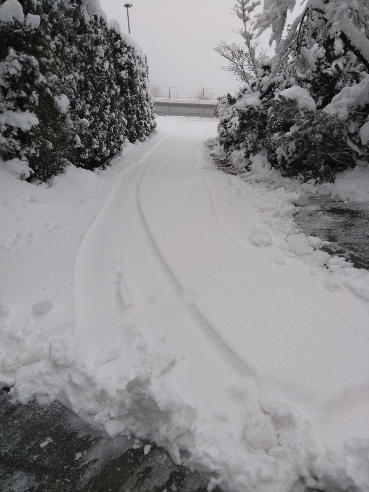 einfahrt verschneit